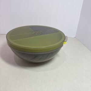 Pampered Chef salad bowl to bring lunch to school or work